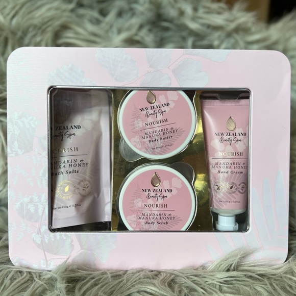 NIB Skin Nourishing Set - Picture 3 of 5